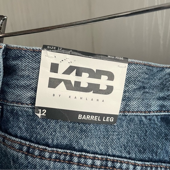 Relaxed High-Rise Blue Jeans with Drawstring - Picture 6 of 10